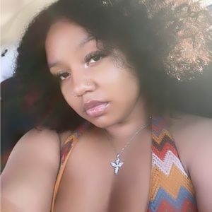 Meet your Posher, Mia